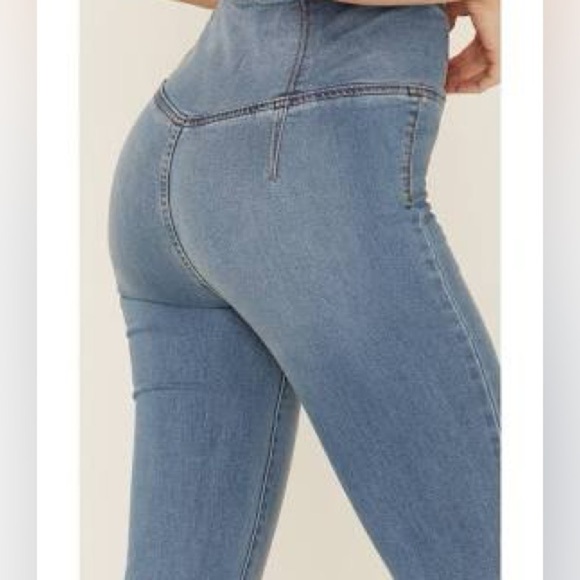 FREE PEOPLE WOMEN'S VENICE BEACH MEDIUM WASH FLARE JEANS size 30 - Picture 3 of 8